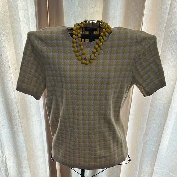 Yellow and White Beaded Necklace - Picture 4 of 4